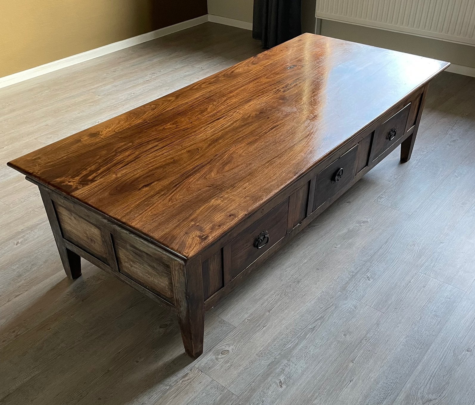 Houten salontafel met lades. Tafel. Antiek. Massief. Zwaar., Ophalen
