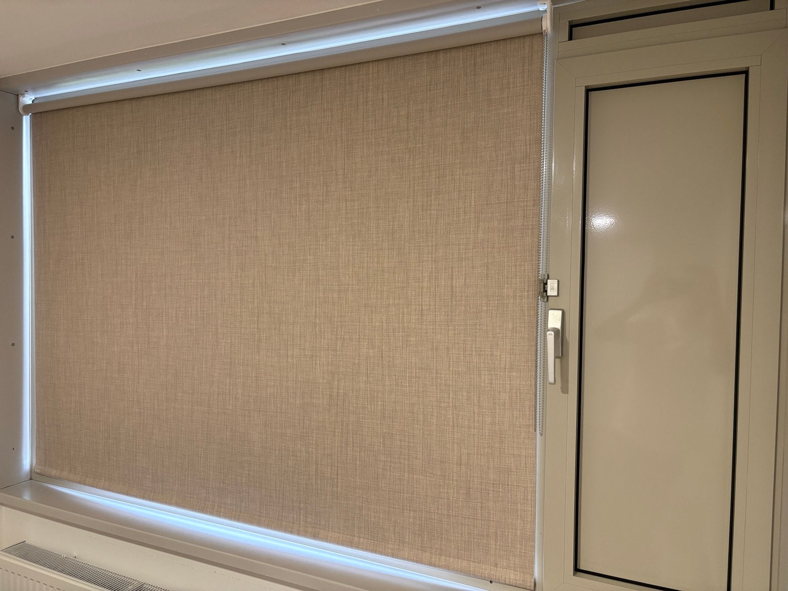 Nieuw Veneta Designer verduisterend rolgordijn beige 190x150, Overige merken, Verduisterend, Beige, Nieuw