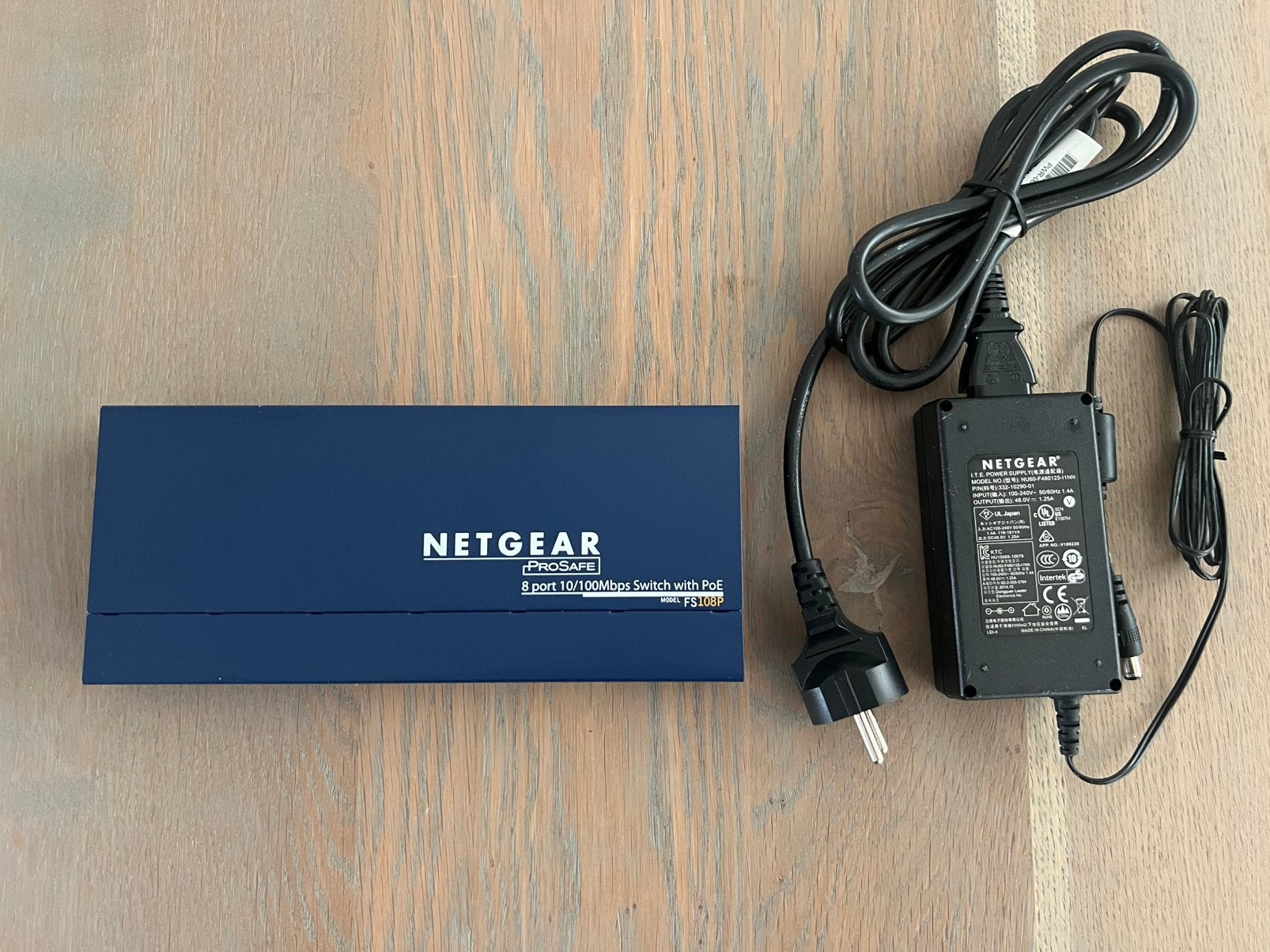 Netgear ProSafe FS108Pv3 8 poort switch ZGAN, Computers en Software, Ophalen of Verzenden, Zo goed als nieuw