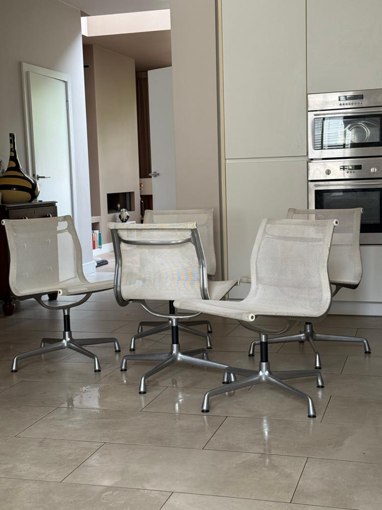 6x Vitra Eames EA106 Draaistoelen - Gebruikt maar Zeer Goed, Gebruikt, Wit, Ophalen of Verzenden, Metaal