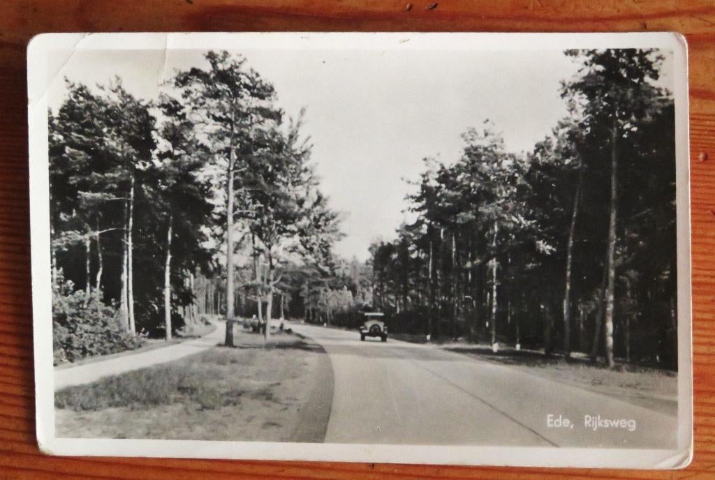 Ede Rijksweg met oude auto, Ophalen of Verzenden, Voor 1920, Noord-Brabant
