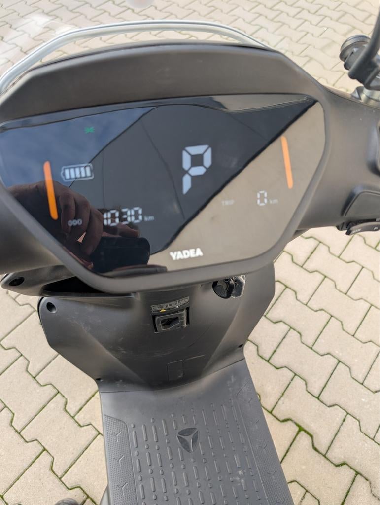 Yadea VoltGuard - Mat Zwart - Hoog Windscherm - 2025, Fietsen en Brommers, Scooters | Overige merken, Gebruikt, Yadea voltguard