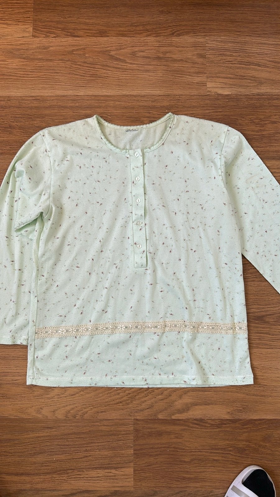Lichtgroene Pyjama Top met Bloemmotief - Maat L, Kleding | Dames, Ophalen of Verzenden, Gedragen, Maat 42/44 (L)
