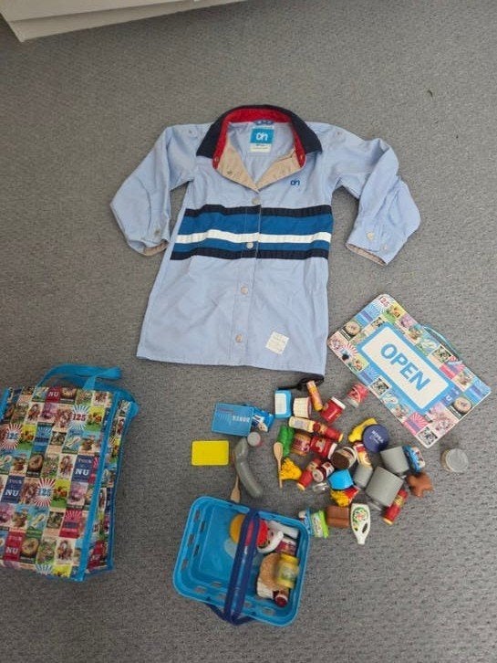 ah speelset.schort winkelmandje/ tas/ boodschappen, Ophalen of Verzenden, Gebruikt, Overige materialen, Speelkeuken-accessoire