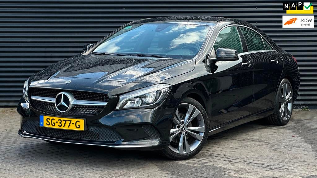 Mercedes-Benz CLA-klasse 180 Business Solution | LED | Trekh, Voorwielaandrijving, CLA, 4 cilinders, Leder en Stof