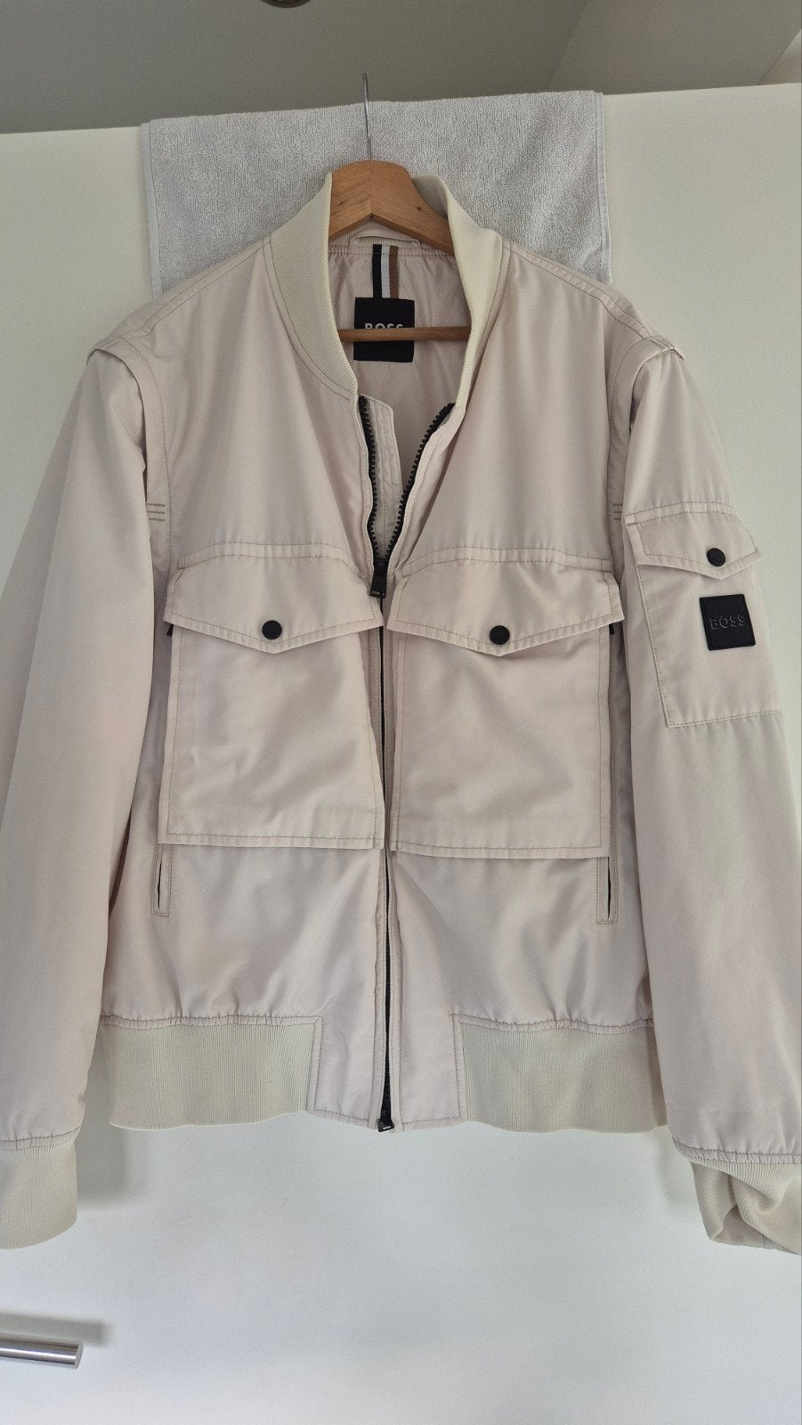 ZGAN! HUGO BOSS HEREN WINDJACK CREME MT50 / M-L, Maat 48/50 (M), Beige, Ophalen of Verzenden, Zo goed als nieuw