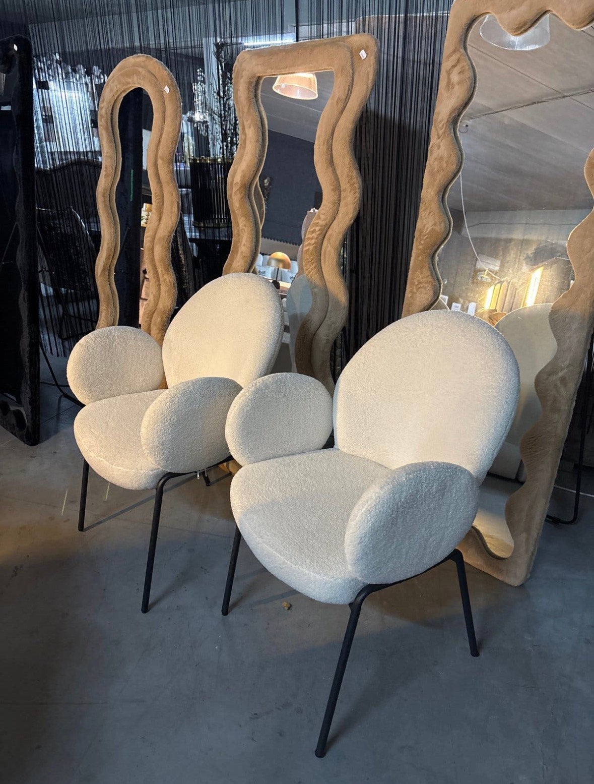 2 witte teddy stoelen OPRUIMING