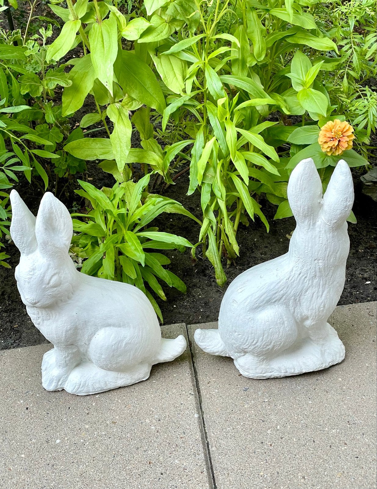 Set van 2 Witte Konijnen tuinbeelden, Tuin en Terras, Tuinbeelden, Ophalen, Gebruikt
