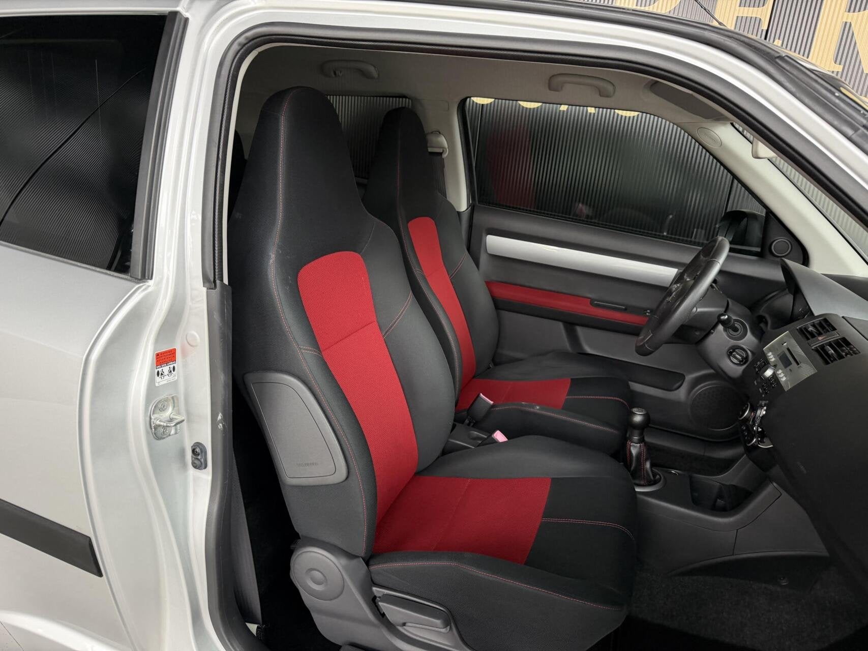 SUZUKI SWIFT 1.6 SPORT 125ch - JANTES 17" - SIÈGES SPORT - CLIMATISATION AUTOMATIQUE - DÉMARRAGE SANS CLÉ - AILERON
