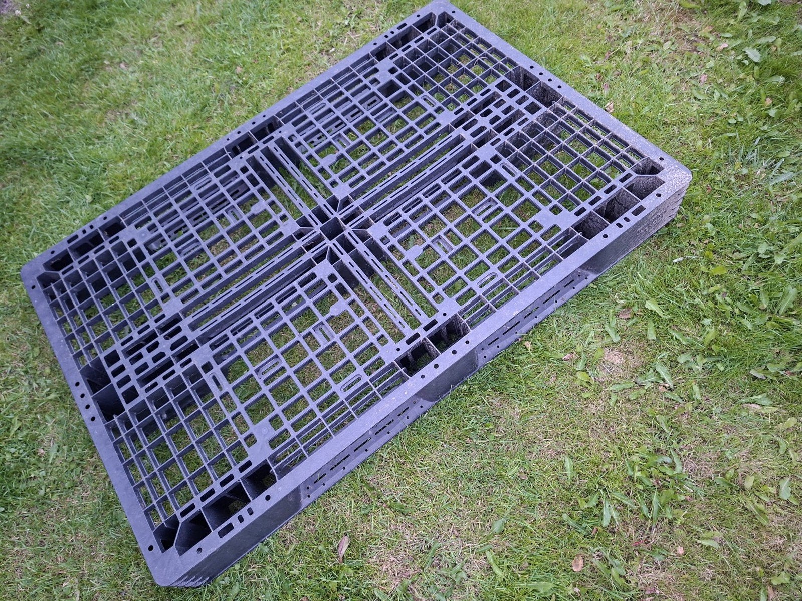 2 stevige kunststof pallets, Ophalen, Gebruikt, Overige materialen, Minder dan 20 mm