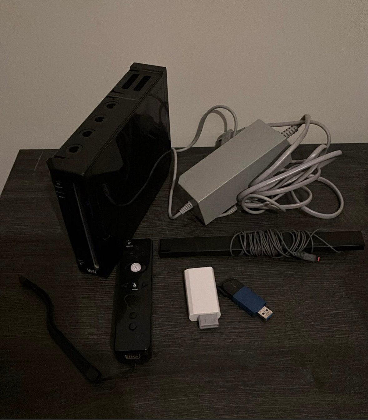 Zwarte wii met controller en 25 spellen, Ophalen of Verzenden, Zo goed als nieuw, Met 1 controller, Met games