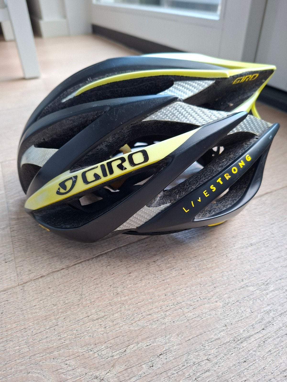 Giro fietshelm Livestrong editie, Fietsen en Brommers, Ophalen of Verzenden, Gebruikt, Heer of Dame, Giro