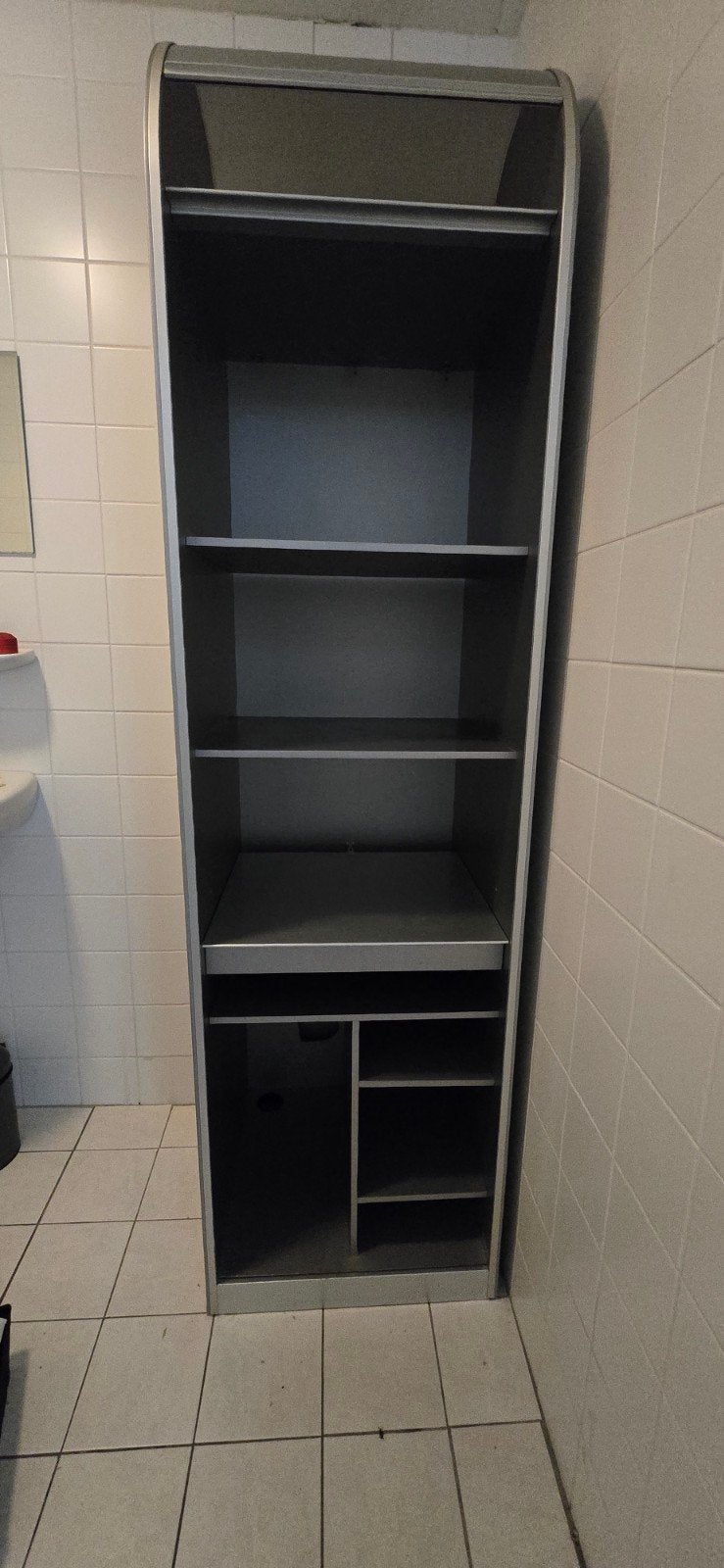 Compacte computerkast met roldeur en opbergruimte, Ophalen, Gebruikt, Modern, functioneel, 170 cm of meer