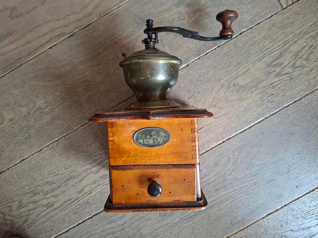 Oude koffiemolen van hout en koper, Antiek en Kunst, Ophalen of Verzenden