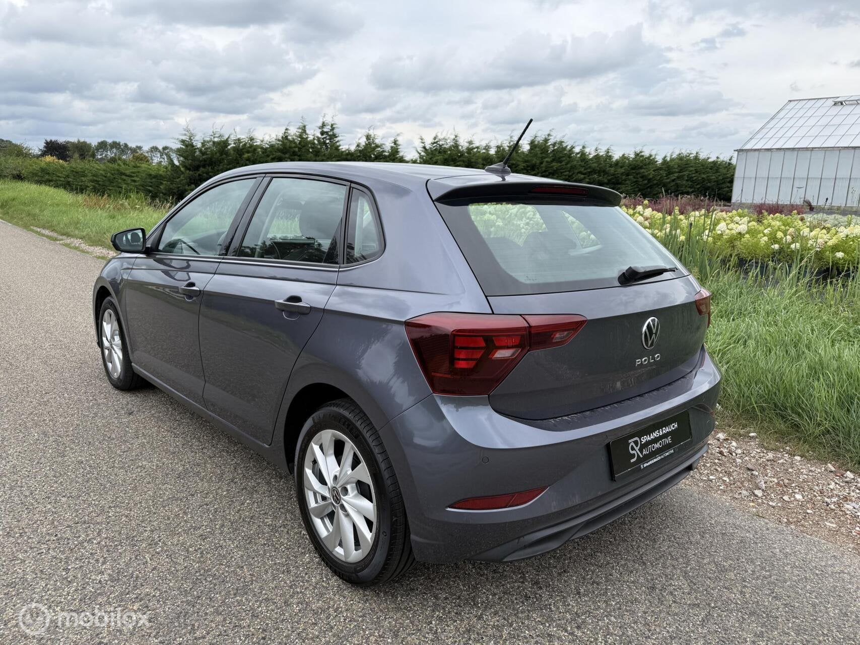 Volkswagen Polo 1.0 TSI / Luxe / Navi / Camera / Carplay, Auto's, Dealer onderhouden, Gebruikt, Zwart, 95 pk