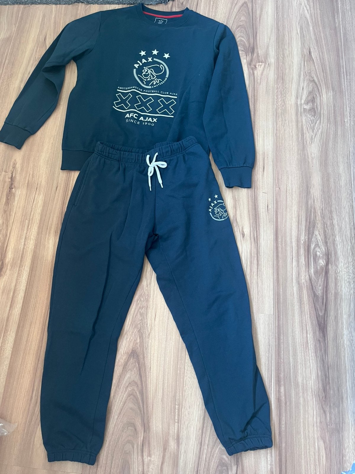 Ajax jogging broek en trui maat L/XL, Ophalen of Verzenden, Zo goed als nieuw, Maat 52/54 (L), Voetbal