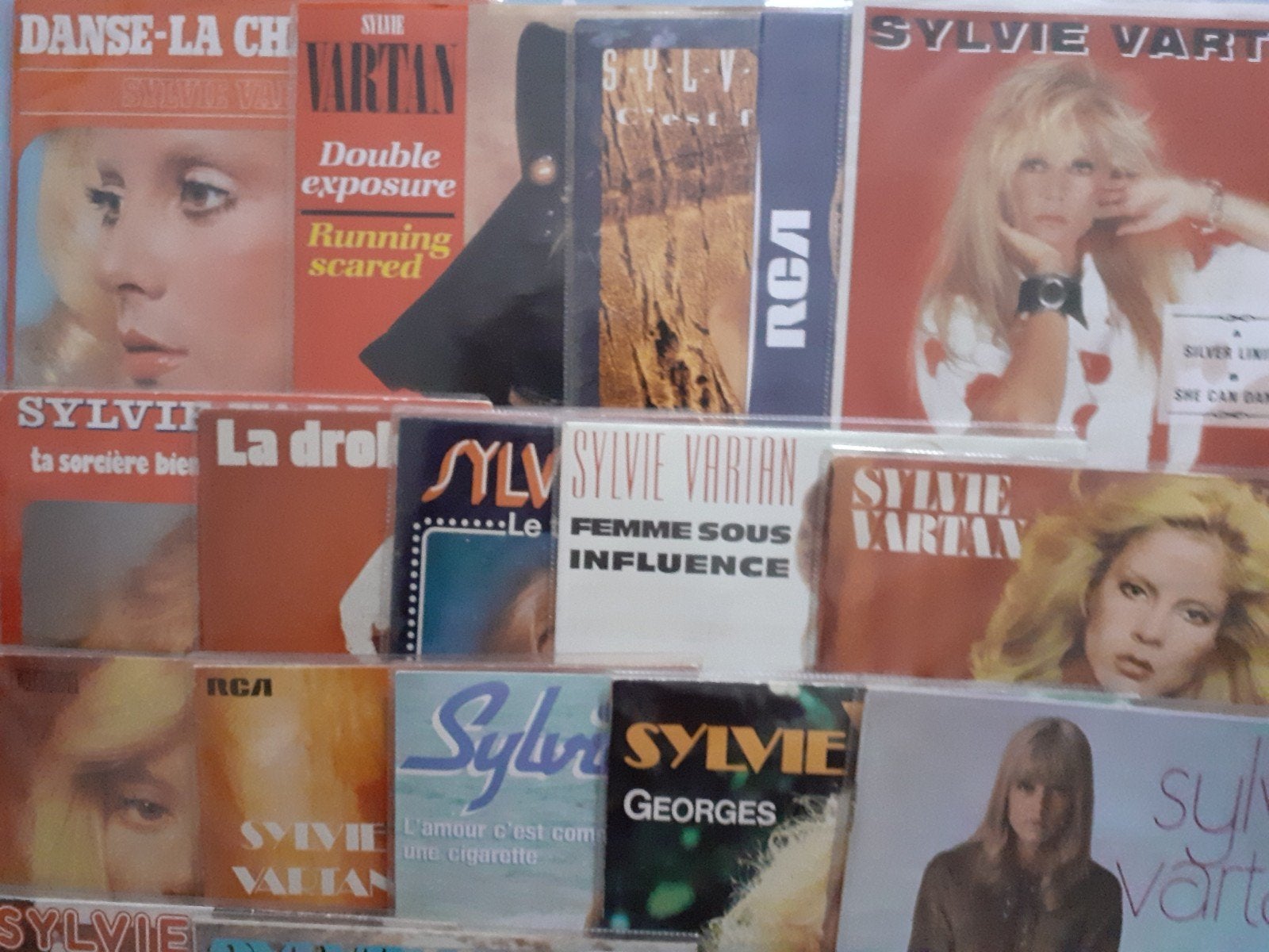 singles SYLVIA VARTAN in originele hoes, Beschermende buitenhoes, Ophalen of Verzenden, Zo goed als nieuw, Overige genres