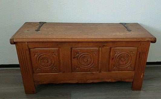 Antieke houten deken kist met houtsnijwerk[ ophalen aub, Ophalen