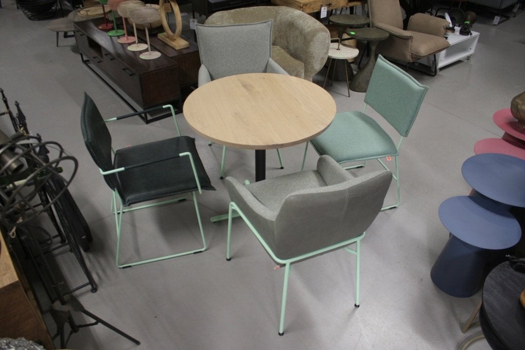 Hippe ronde eettafel + 4 eetkamerstoelen Jess Design, Ophalen, Zo goed als nieuw, Leer, Vier