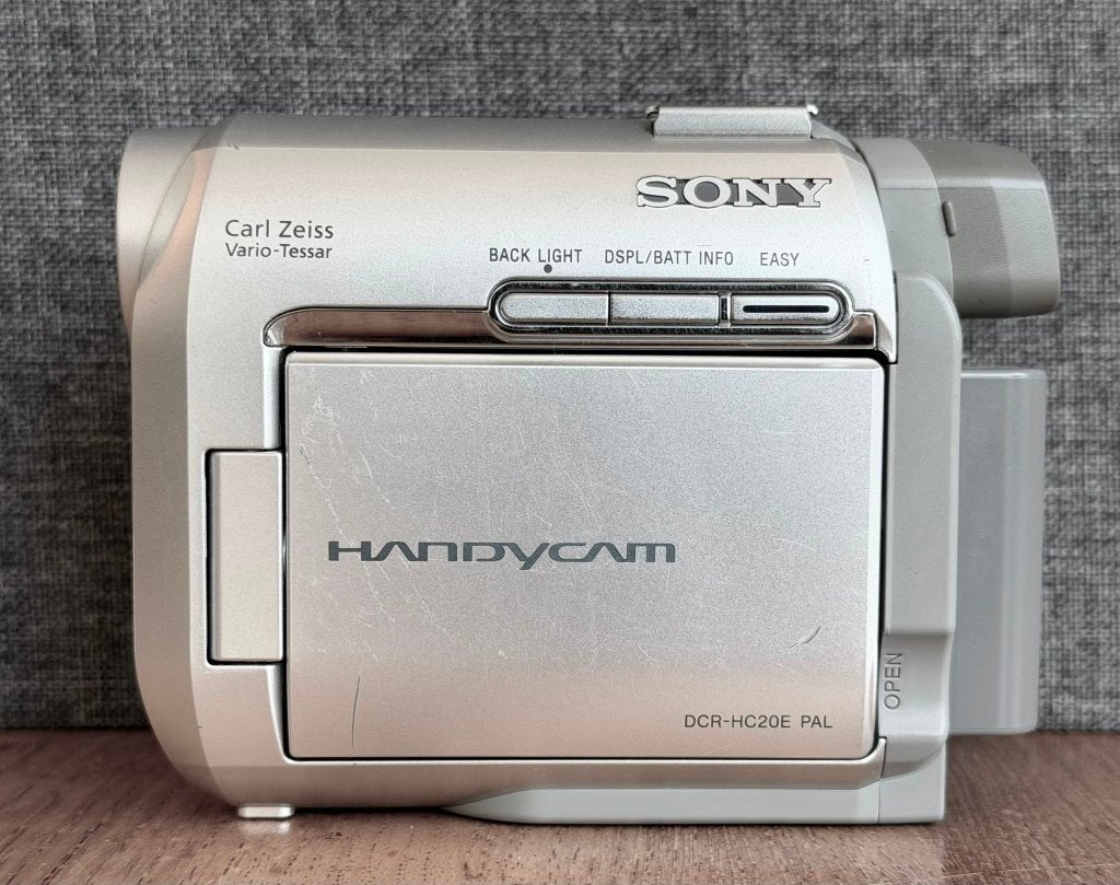 Sony DCR-HC20E MiniDV, NightShot Plus, Digitaliseren, Mini dv, 20x of meer, Ophalen of Verzenden, Zo goed als nieuw