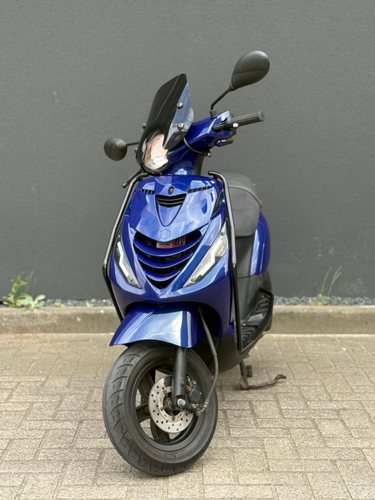 Piaggio ZIP iGet BMW BLUE 2019! FULL OPTION SP MALOSSI!, Fietsen en Brommers, Scooters | Piaggio, Zo goed als nieuw, Zip, Maximaal 45 km/u