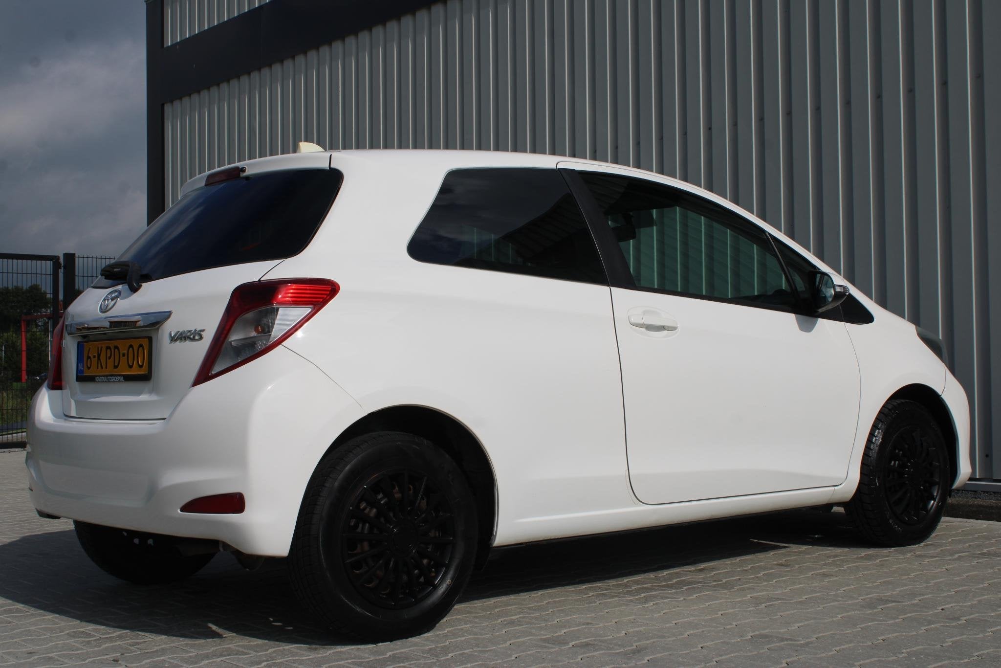 Toyota Yaris 1.0 VVT-i Aspiration | Airco | Achterruitrijcam, Auto's, Euro 5, 750 kg, Elektrische ramen, Wit