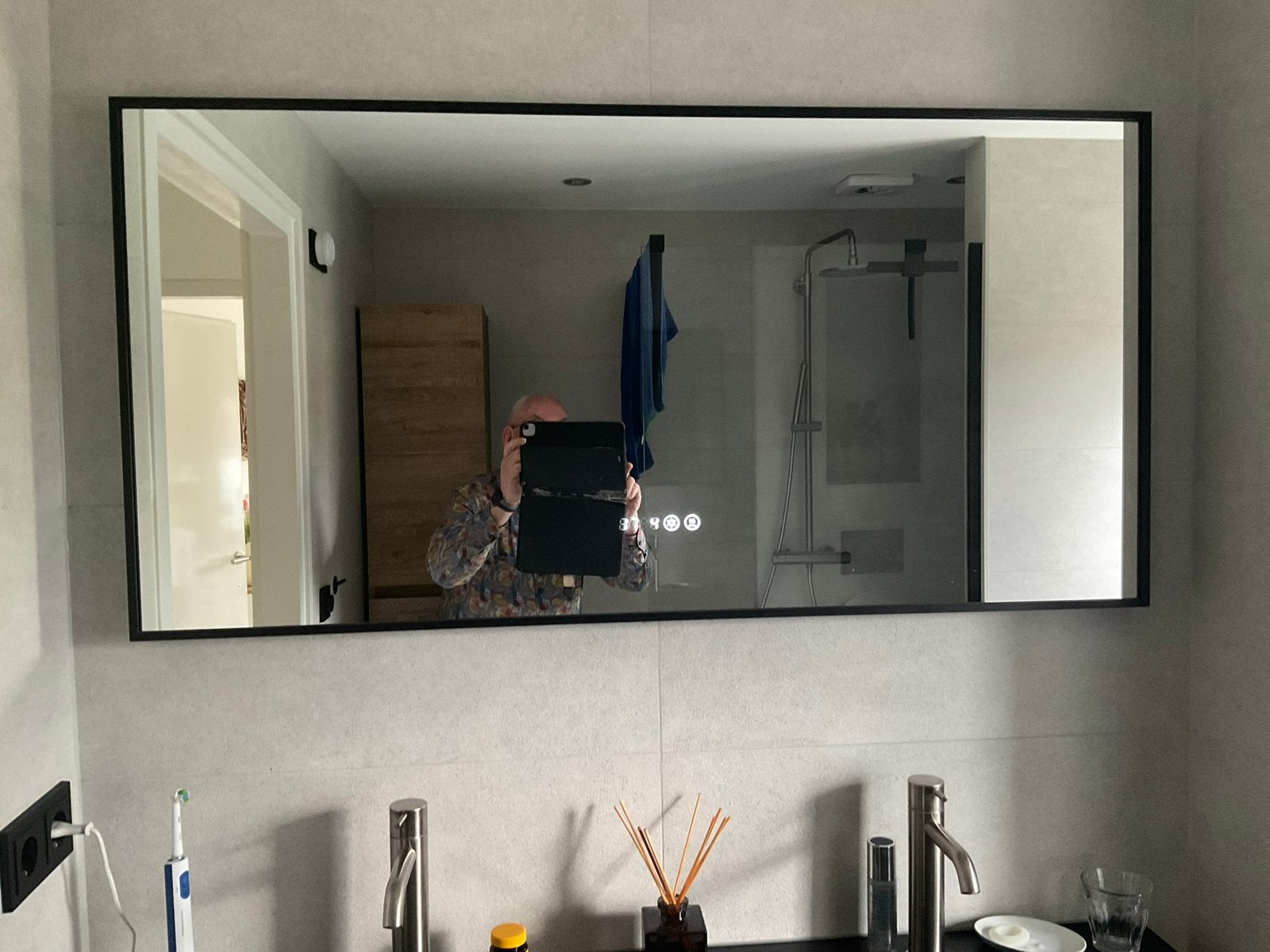 Badkamer spiegel 120x 60 cm met led en verwarming., Huis en Inrichting, Badkamer | Badkamermeubels, Ophalen, Overige typen, 50 tot 100 cm