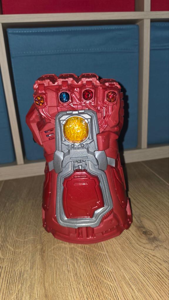 Marvel anvengers endgame elektronische infinity gauntlet, Ophalen of Verzenden, Zo goed als nieuw