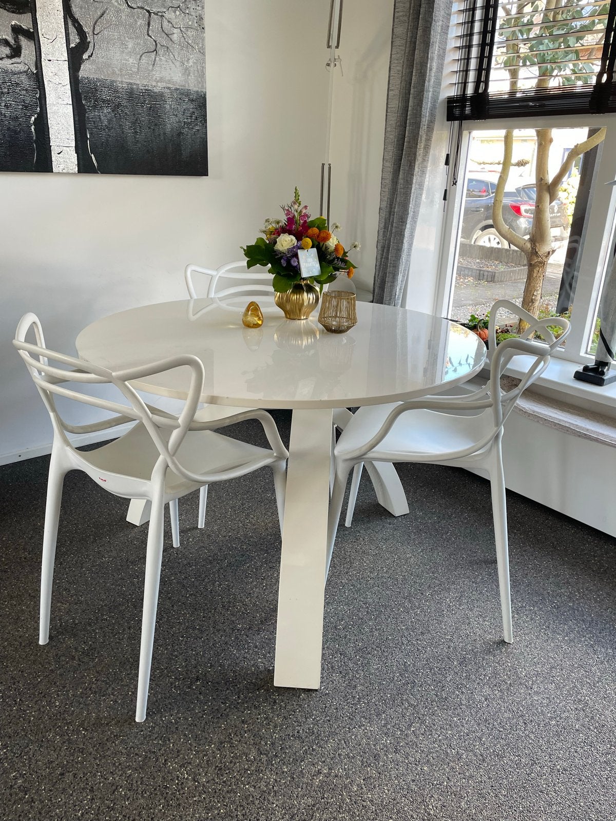 Ronde witte eettafel met gebruikerssporen, 110 cm diameter, Ophalen, Kunststof, Gebruikt, 100 tot 150 cm