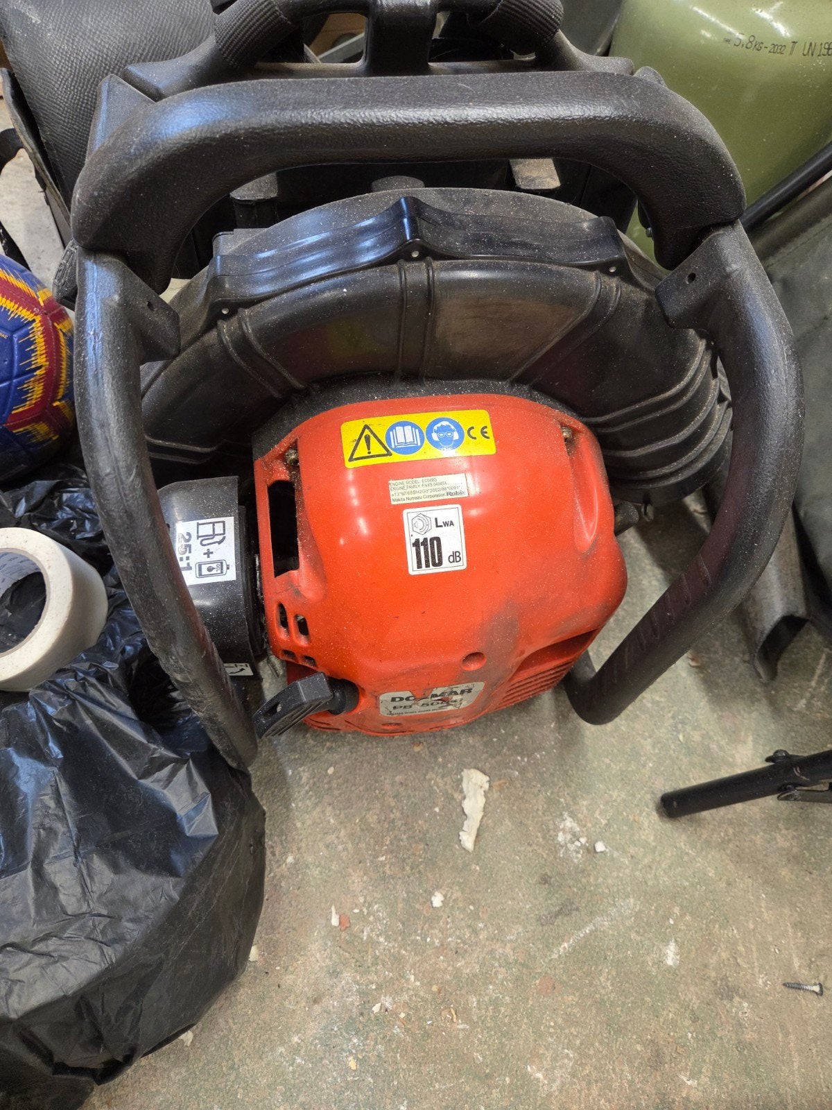 Te koop dolmar bladblazer, Ophalen, Benzine, Gebruikt, Ruggedragen