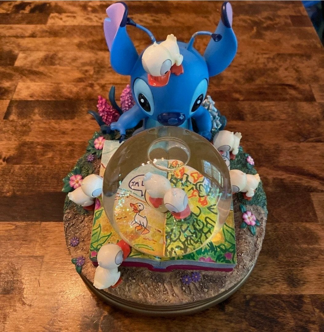 Disney Lilo & Stitch Sneeuwbol met muziek, Ophalen, Zo goed als nieuw