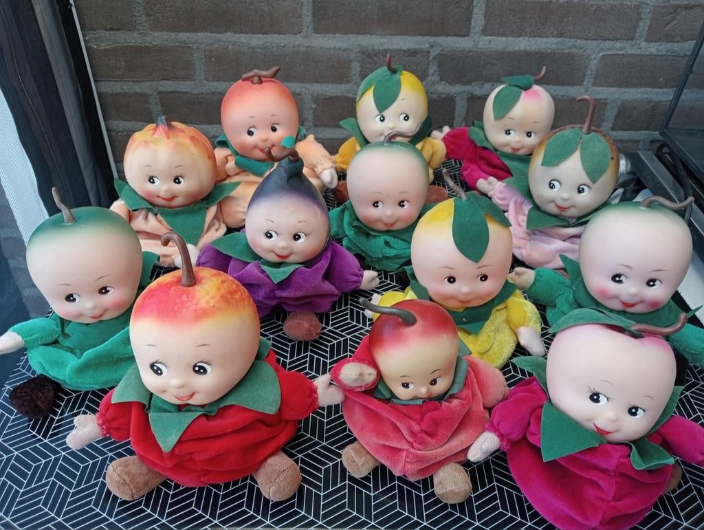 13 Vintage Fruit Baby Bean Bag Pluche Pop zeer zeldzaam, Verzamelen, Poppen, Ophalen, Gebruikt, Pop