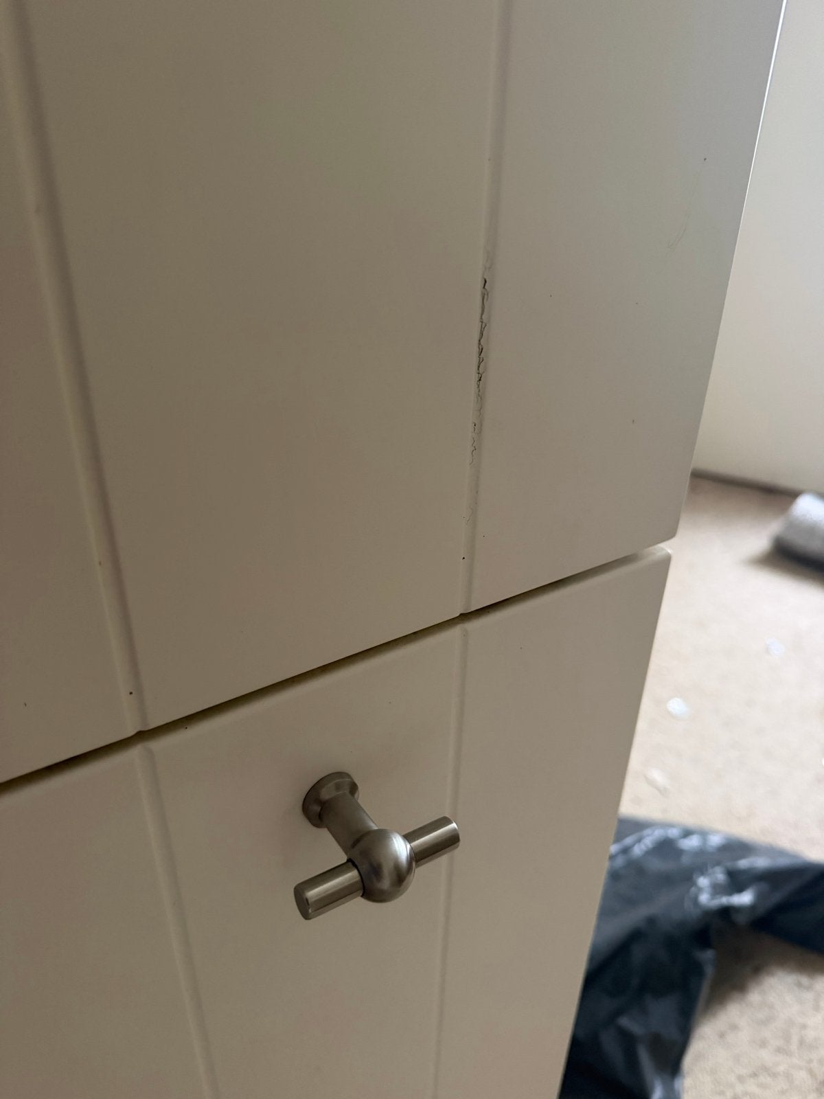 Smalle witte keuken kast met uittrekbare planken, Ophalen, Gebruikt