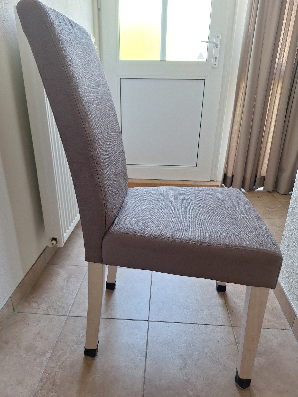 4 gebruikte grijze eetkamerstoelen met vlekken, Ophalen