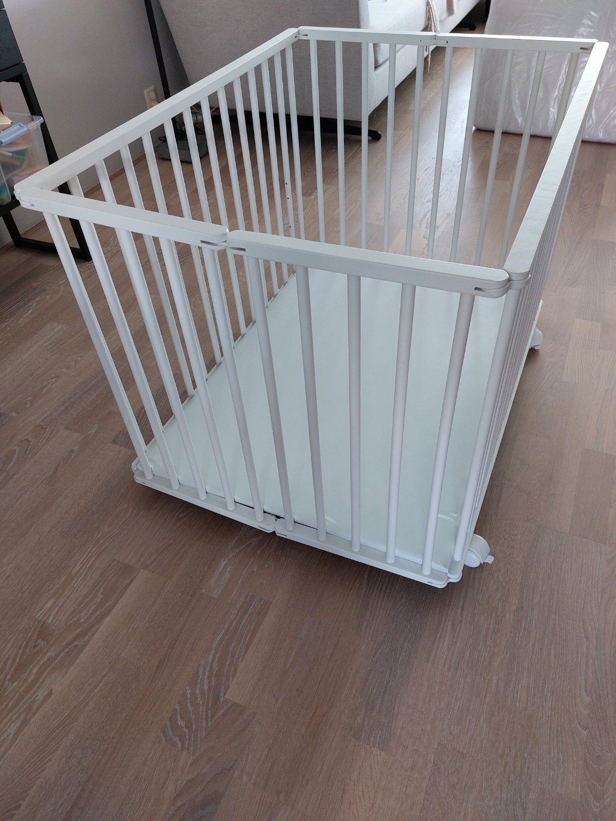 Puck Trendy Box Inklapbaar Wit m wielen en verstelbare bodem, Kinderen en Baby's, Ophalen of Verzenden, Zo goed als nieuw, Rechthoekig