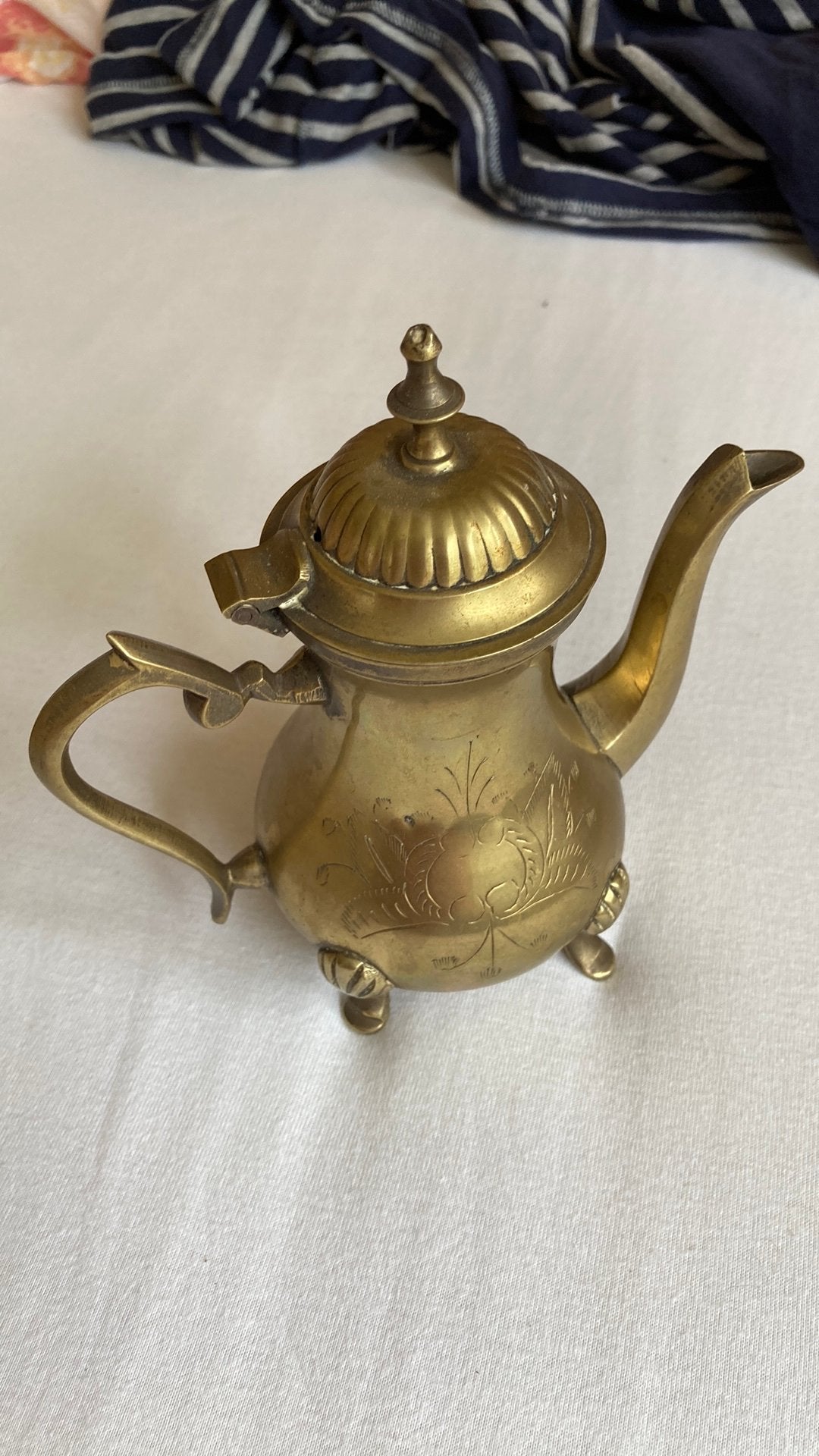 Vintage messing theepot op pootjes, Antiek en Kunst, Antiek | Koper en Brons, Ophalen of Verzenden, Koper