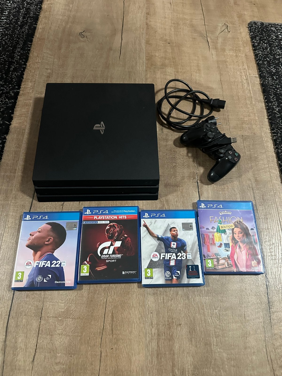 PlayStation 4 Pro 1TB met 1 controller en 4 games, Ophalen, Met games, Zo goed als nieuw, 1 TB