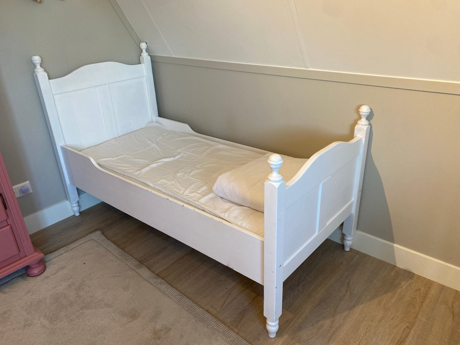 Peuterbed inclusief matras en toebehoren, Ophalen, Gebruikt, 70 tot 85 cm, Lattenbodem