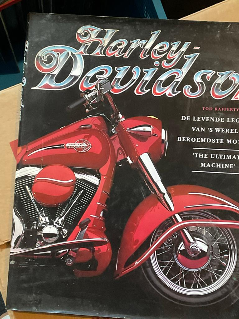 Harley-Davidson: De Levende Legende - Boek, Boeken, Ophalen of Verzenden, Zo goed als nieuw, Merk of Model