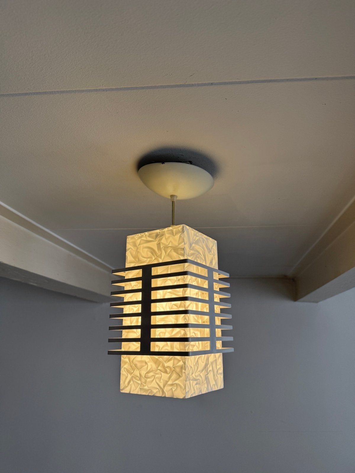Franse hanglamp met kooitje en marmerlook, Huis en Inrichting, Lampen | Hanglampen, Ophalen of Verzenden, Gebruikt, Metaal, E27 (groot)