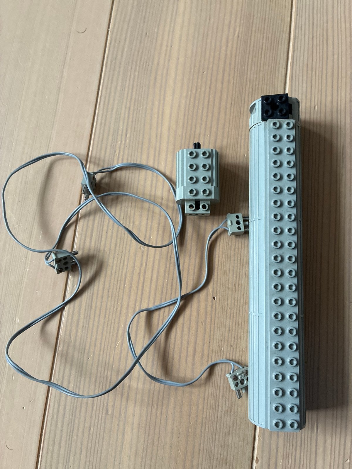 Vintage Lego Technic 8700 Batterijhouder met Motor en Kabels, Ophalen of Verzenden, Gebruikt, Overige merken