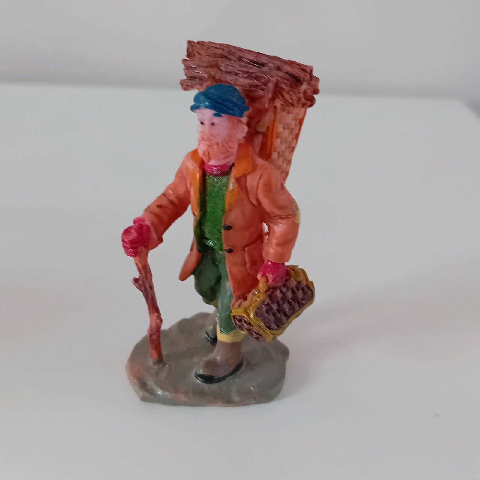 Lemax gathering kindling, retired, Lemax figuur Kerstdorp, Diversen, Kerst, Ophalen of Verzenden