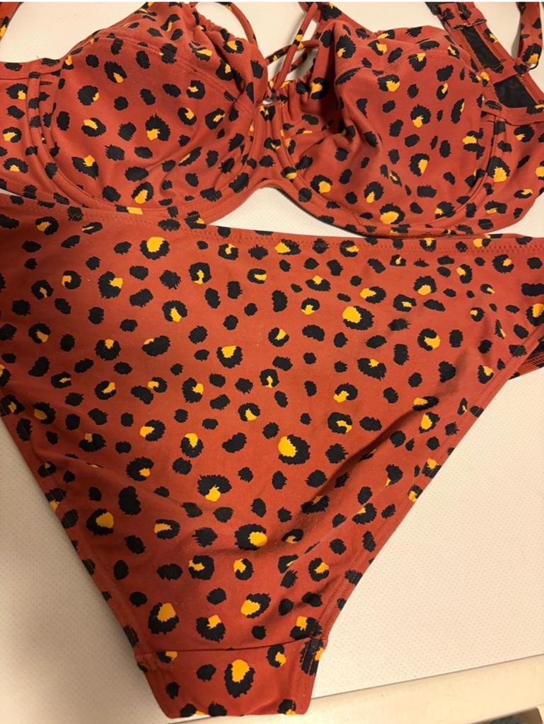 Leopard print bikini 90D, Kleding | Dames, Badmode en Zwemkleding, Ophalen of Verzenden, Gedragen, Bruin, Bikini