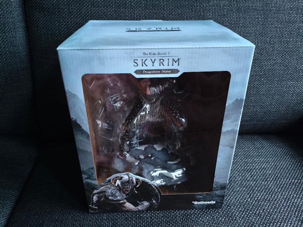 Bethesda The Elder Scrolls V Skyrim Dragonborn Statue 2021, Verzamelen, Ophalen of Verzenden, Zo goed als nieuw, Fantasy