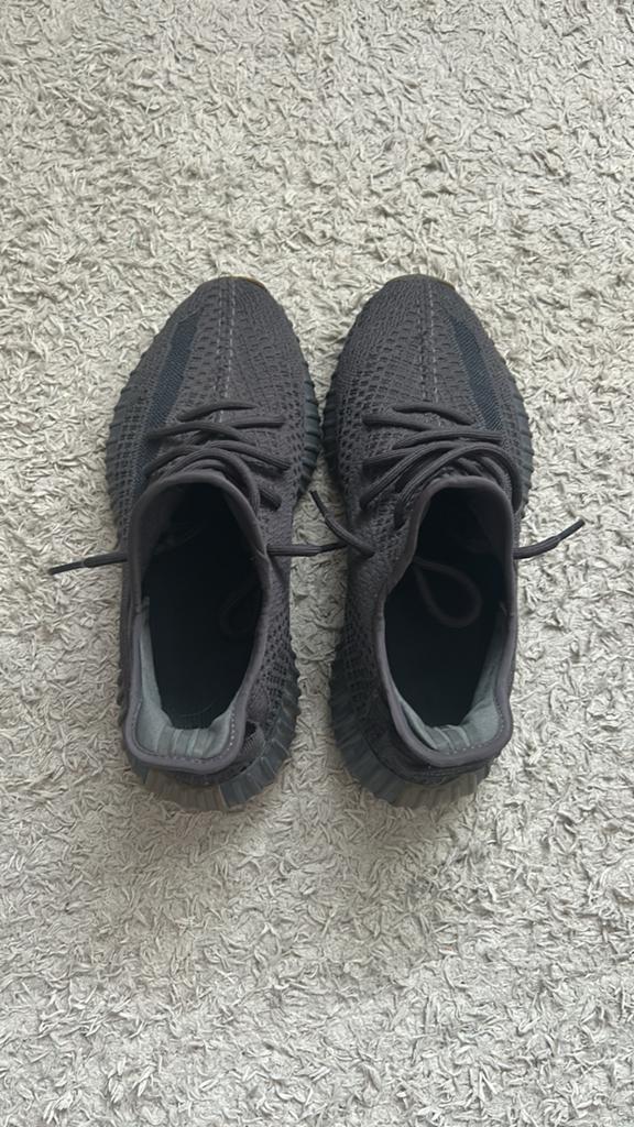 Yeezy maat 42,5, Zwart, Ophalen of Verzenden, Sneakers of Gympen, Zo goed als nieuw