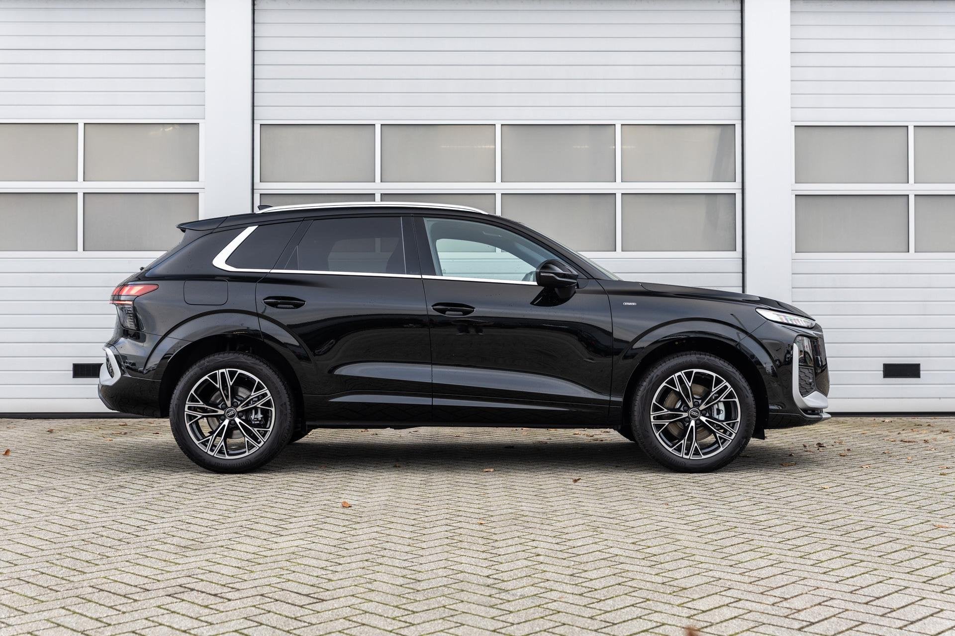 Audi Q3 1.5 e-hybrid 272pk S edition | Leder | Tech Plus pak, Auto's, Audi, 1800 kg, 1498 cc, 4 cilinders, 150 min