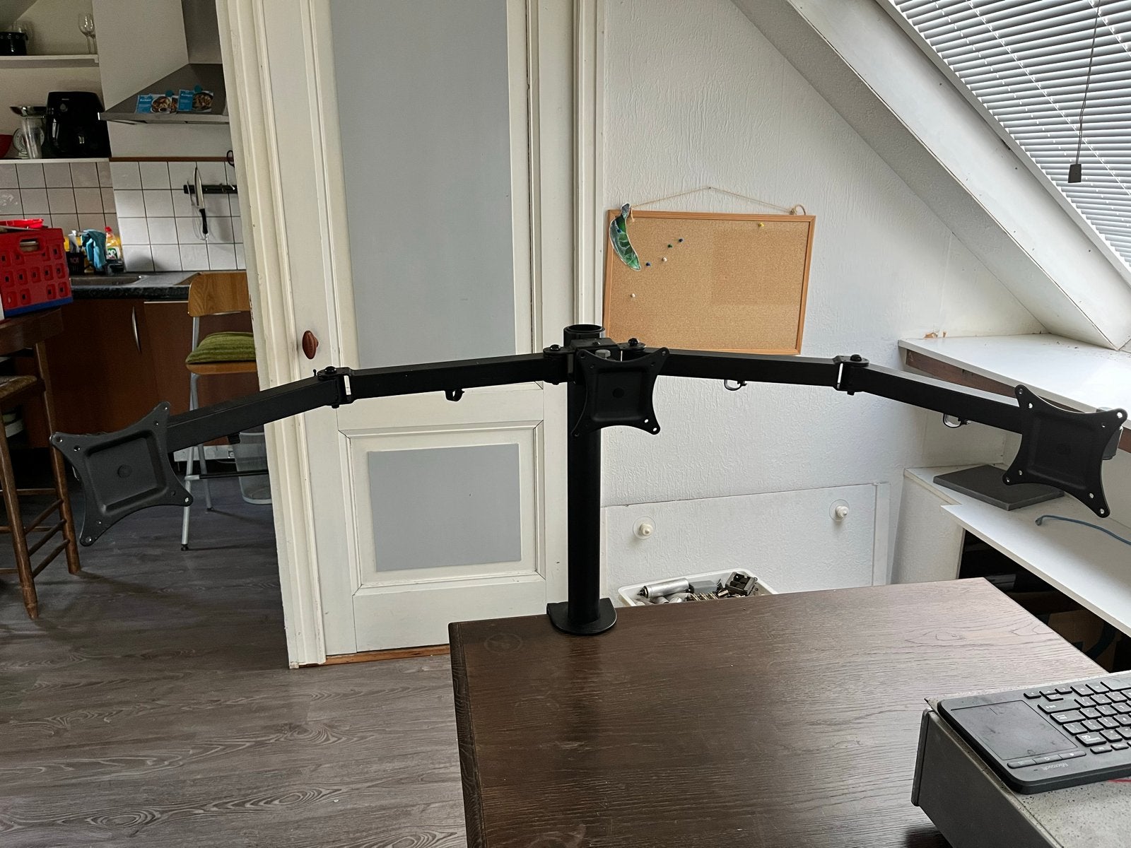 Monitorarm 3 x 27 inch schermen - VESA - Verstelbaar, In hoogte verstelbaar, Zo goed als nieuw, Ophalen, Gaming