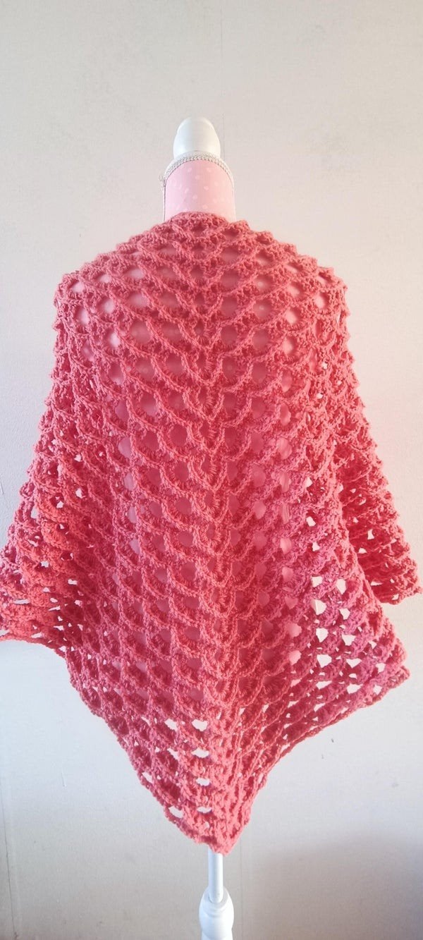 Gehaakte omslagdoek/sjaal Oud roze, Hobby en Vrije tijd, Breien en Haken, Nieuw, Haken, Overige typen, Ophalen of Verzenden