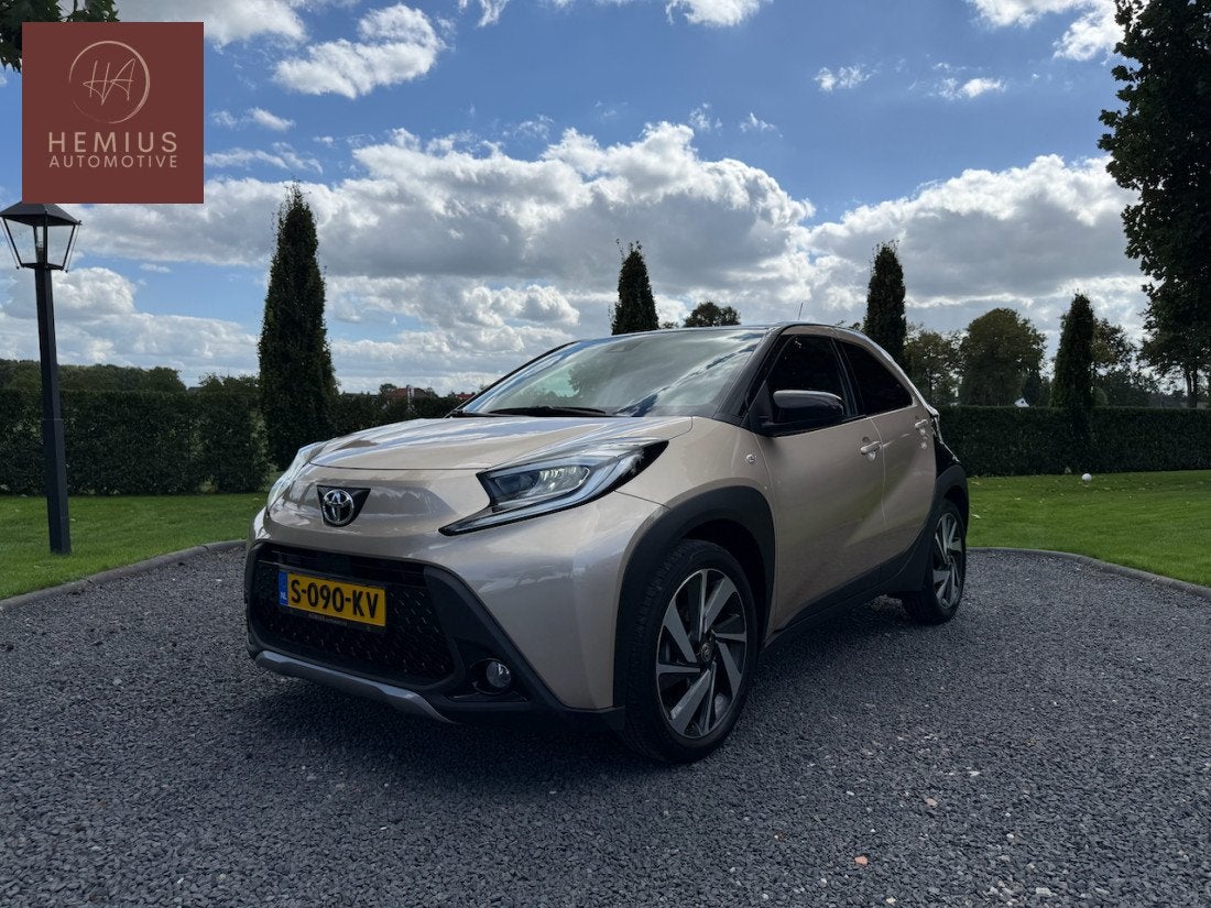 Toyota Aygo X 1.0 VVT-i MT Envy | LED - JBL Sound | CarPlay, Auto's, Toyota, Gebruikt, Beige, 3 cilinders, 998 cc