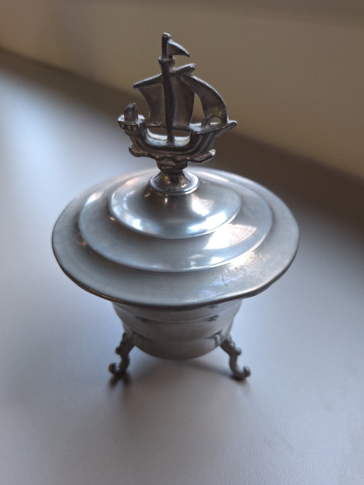 Estrid Ericson-Art Deco-Suikerpot met Scheepje-Svenskt Tenn, Antiek en Kunst, Ophalen of Verzenden